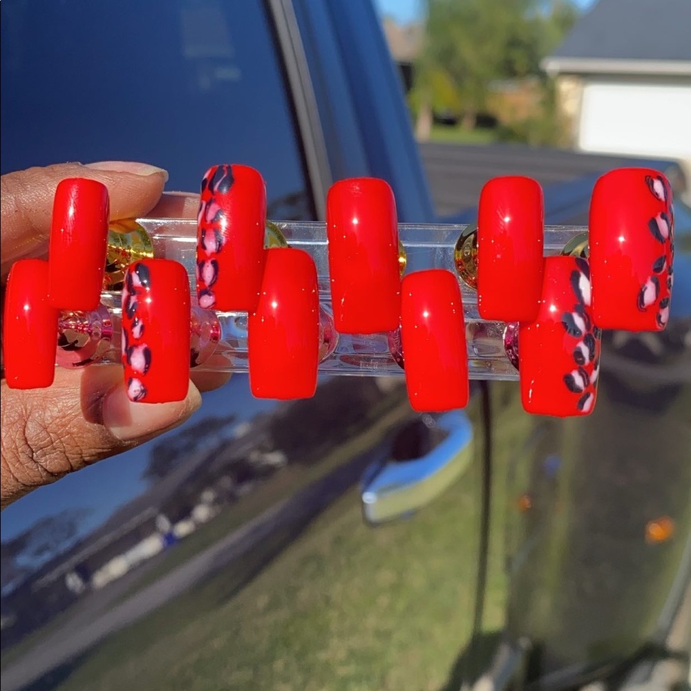 Press on nails